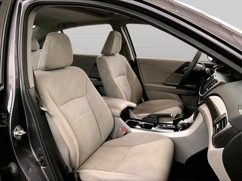Used 2017 Honda Accord EX image 8