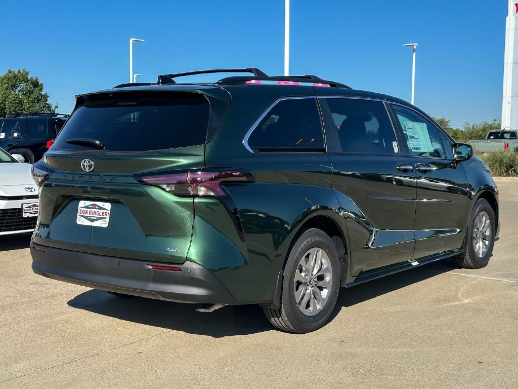 New 2026 Toyota Sienna XLE FWD image 5