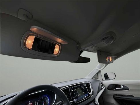 Used 2024 Chrysler Pacifica Touring-L image 24