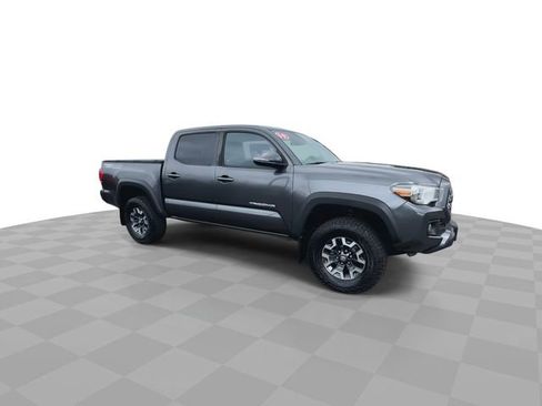 Used 2019 Toyota Tacoma TRD Off-Road w/ Technology Package AWD/4WD image 2