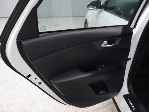 Used 2019 Kia Forte LXS FWD image 17