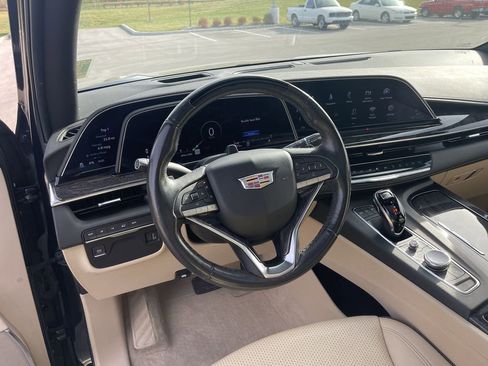 Used 2022 Cadillac Escalade Premium Luxury image 9