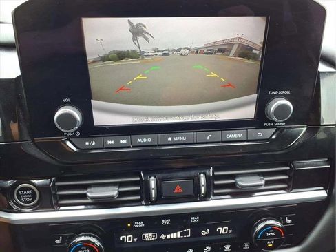 Used 2024 Nissan Pathfinder SV image 15