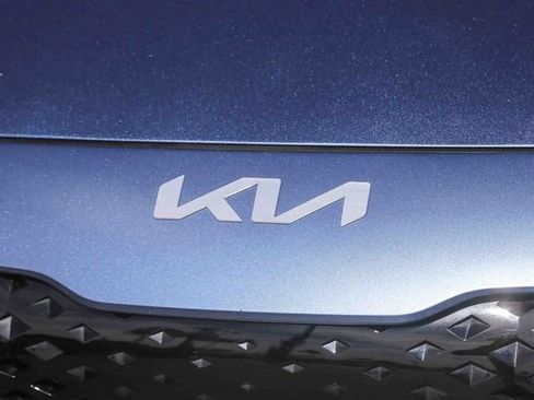 Used 2022 Kia Niro EX image 7