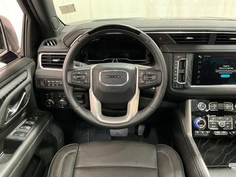 Used 2024 GMC Yukon XL Denali w/ Advanced Technology Package AWD/4WD image 7