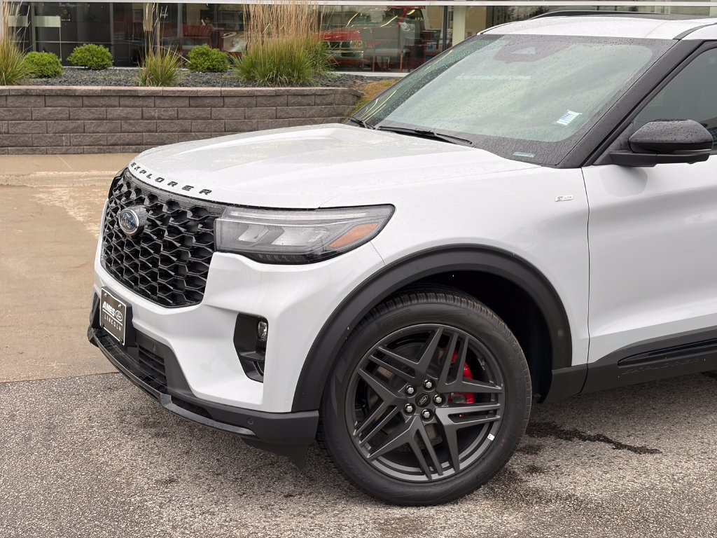 New 2026 Ford Explorer ST-Line w/ ST-Line Street Pack AWD/4WD image 2