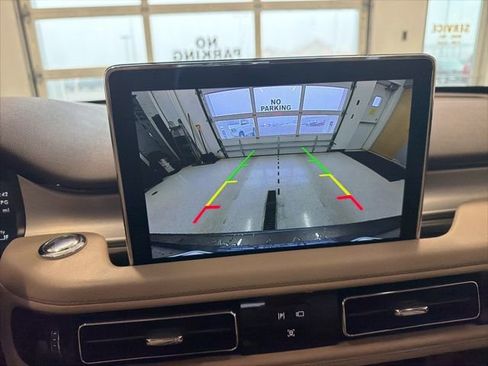 Used 2023 Lincoln Aviator AWD w/ Premium Package image 4