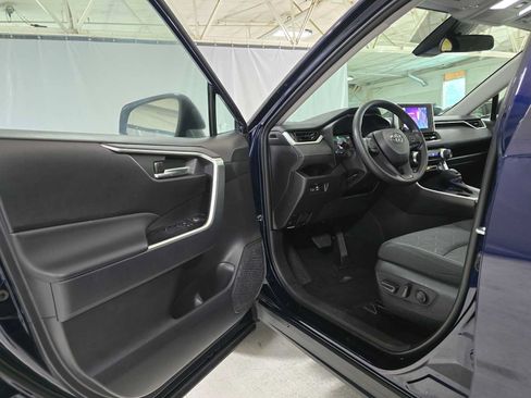 Used 2025 Toyota RAV4 XLE AWD/4WD image 19
