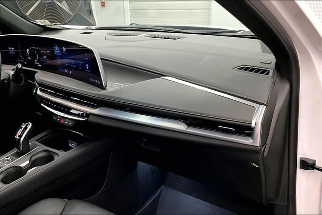 Used 2025 Cadillac XT4 Premium Luxury w/ LPO, Floor Liner Package AWD/4WD image 19