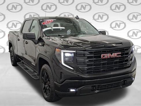 Used 2023 GMC Sierra 1500 Elevation w/ X31 Off-Road Package AWD/4WD image 18
