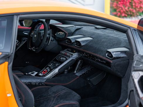 Used 2018 Lamborghini Huracan Performante image 39