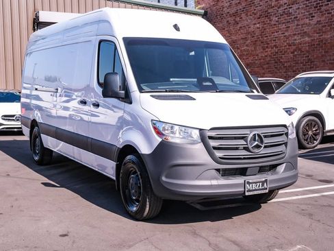 Used 2025 Mercedes-Benz Sprinter 2500 image 9