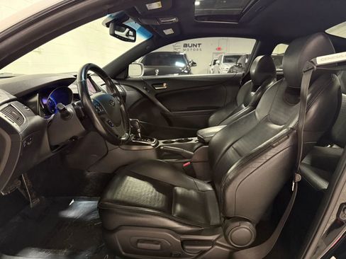 Used 2013 Hyundai Genesis 3.8 RWD image 9