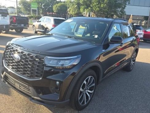 Certified 2025 Ford Explorer ST-Line RWD image 4
