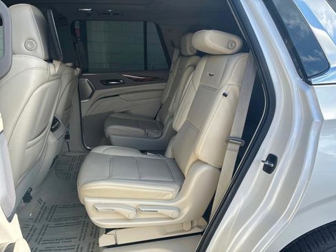 Used 2022 Cadillac Escalade Premium Luxury Platinum image 8