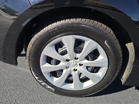 Used 2023 Toyota Corolla LE image 12