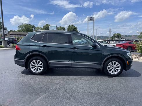 Used 2018 Volkswagen Tiguan SE w/ Panoramic Sunroof Package AWD/4WD image 4