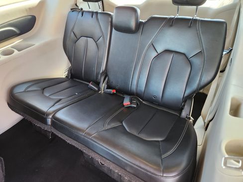 Used 2021 Chrysler Voyager Lxi image 19