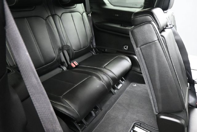 Used 2025 Jeep Grand Cherokee L Limited AWD/4WD image 25