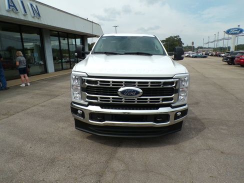 Used 2024 Ford F250 XLT image 2