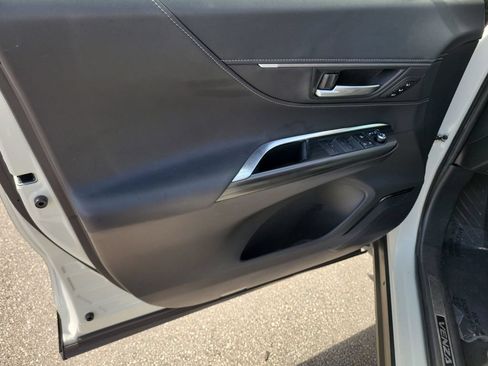 Certified 2021 Toyota Venza XLE w/ Softex Package AWD/4WD image 19