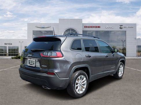 Certified 2022 Jeep Cherokee Latitude Lux w/ Sun & Sound Group AWD/4WD image 3
