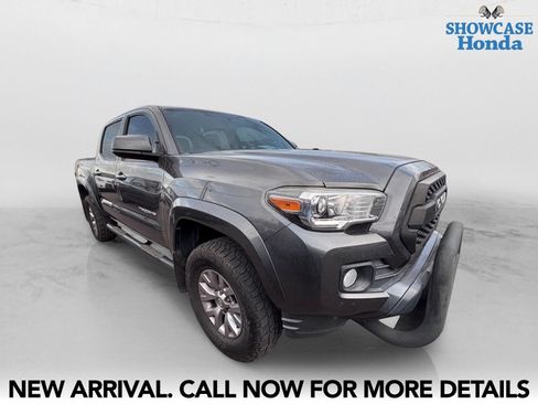 Used 2017 Toyota Tacoma SR5 w/ Tow Package AWD/4WD image 6