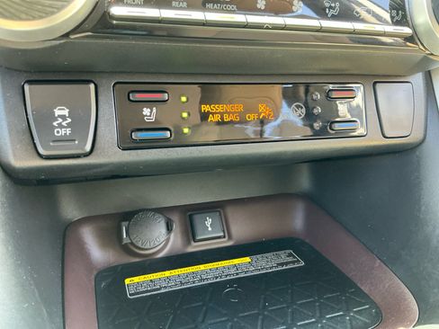 Certified 2021 Toyota RAV4 Limited AWD/4WD image 31