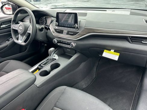 Used 2025 Nissan Altima 2.5 SV FWD image 30