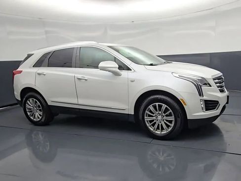 Used 2018 Cadillac XT5 Luxury w/ Driver Awareness Package AWD/4WD image 3