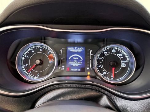 Used 2019 Jeep Cherokee Latitude Plus w/ Comfort/Convenience Group FWD image 38