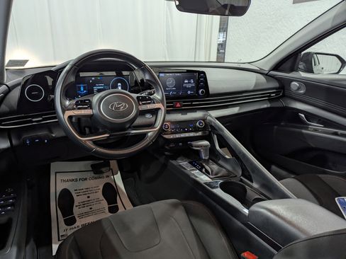 Used 2022 Hyundai Elantra SEL w/ Convenience Package image 11