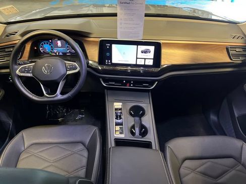 Certified 2025 Volkswagen Atlas SE FWD image 18