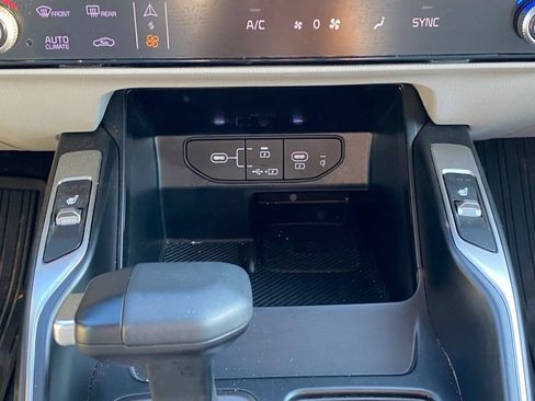Certified 2026 Kia Sorento S w/ S Panoramic Sunroof Package FWD image 17