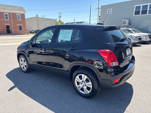 Used 2018 Chevrolet Trax LS FWD image 2