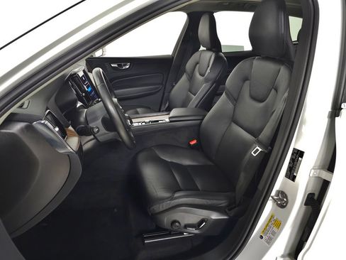 Used 2023 Volvo XC60 B5 Plus w/ Climate Package AWD/4WD image 18
