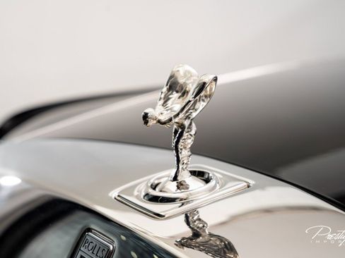 Used 2022 Rolls-Royce Phantom Sedan image 6