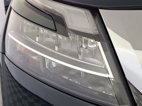 Used 2024 Nissan Pathfinder SL image 10