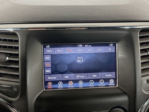 Used 2021 Jeep Grand Cherokee Laredo AWD/4WD image 19