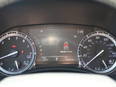 Used 2022 Toyota Highlander XLE AWD/4WD image 22