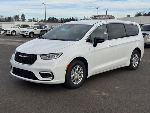 New 2026 Chrysler Pacifica Select image 7