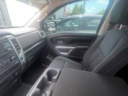 Used 2017 Nissan Titan SV RWD image 3