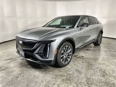 Used 2026 Cadillac Lyriq Sport image 4