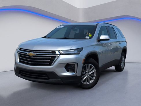 Used 2022 Chevrolet Traverse LT image 2