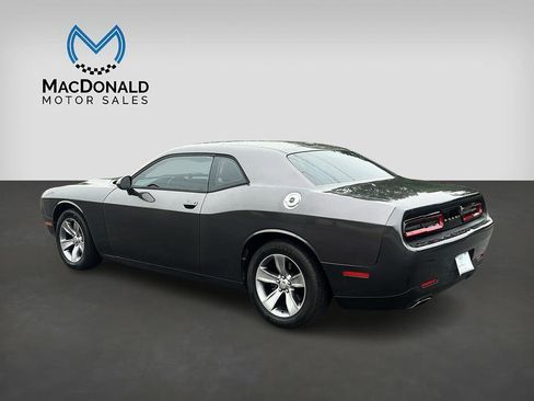 Used 2015 Dodge Challenger SXT RWD image 5