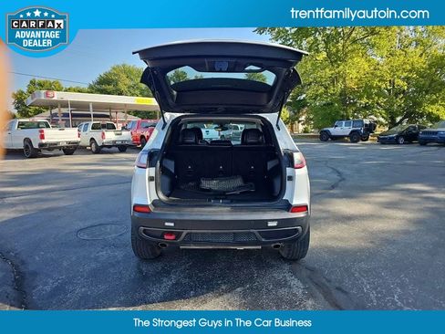 Used 2020 Jeep Cherokee Trailhawk image 13