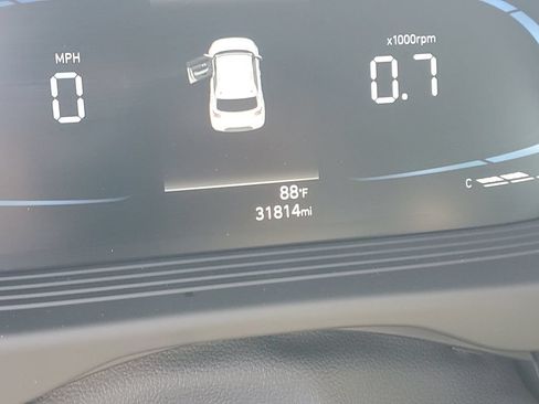 Used 2024 Hyundai Venue Limited FWD image 29