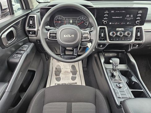 Used 2023 Kia Sorento LX image 12