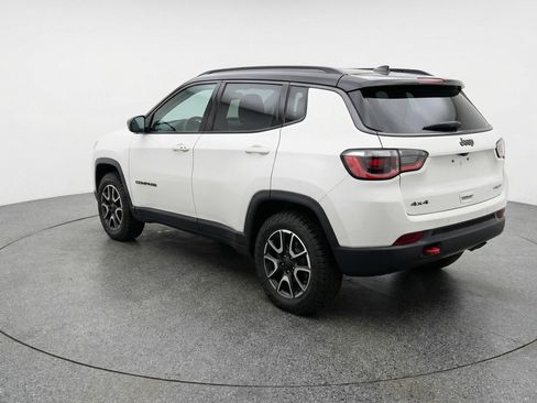 Used 2025 Jeep Compass Trailhawk image 6