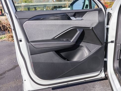 New 2025 Volkswagen Tiguan S image 31